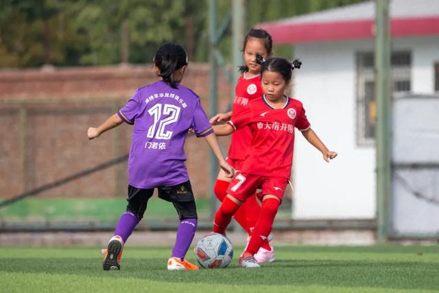 哈兰德仅11次触球就打入2球 马赫雷斯1球1助获最高分